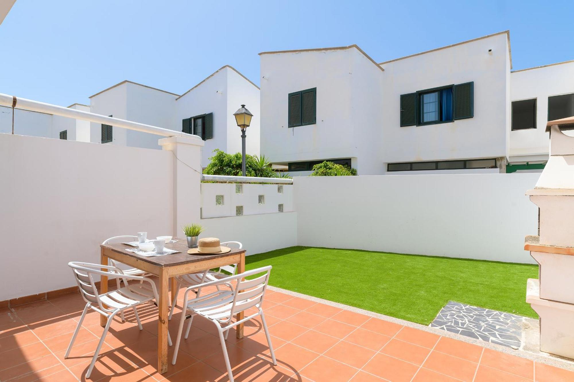 Villa Montserrat De Playa Blanca Exterior photo